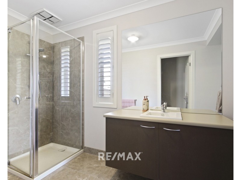 48 Capes Road, Lakes Entrance VIC 3909