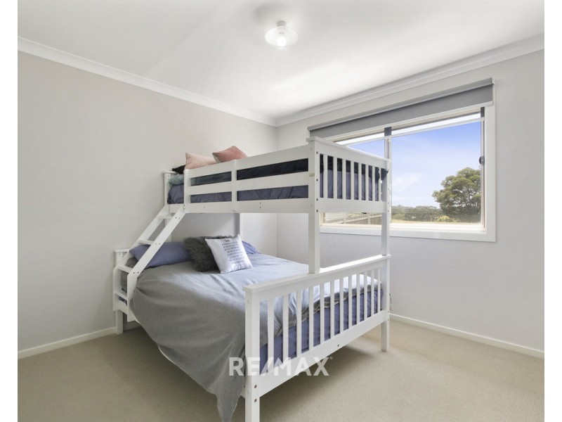 48 Capes Road, Lakes Entrance VIC 3909