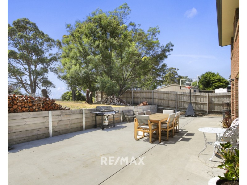 48 Capes Road, Lakes Entrance VIC 3909