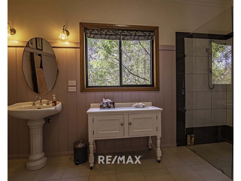 106 Hoggs Lane, Lakes Entrance VIC 3909