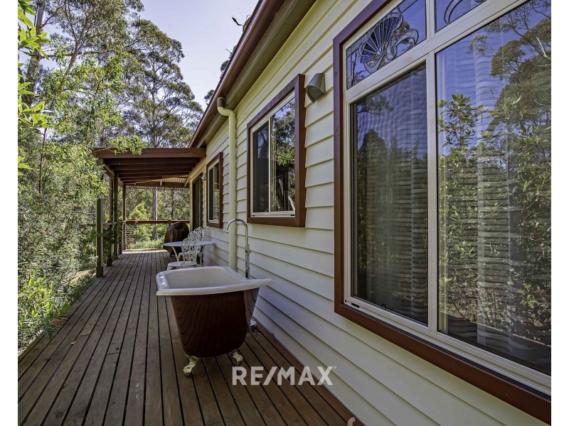 106 Hoggs Lane, Lakes Entrance VIC 3909