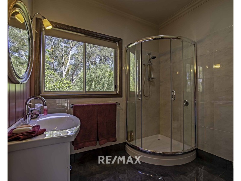 106 Hoggs Lane, Lakes Entrance VIC 3909