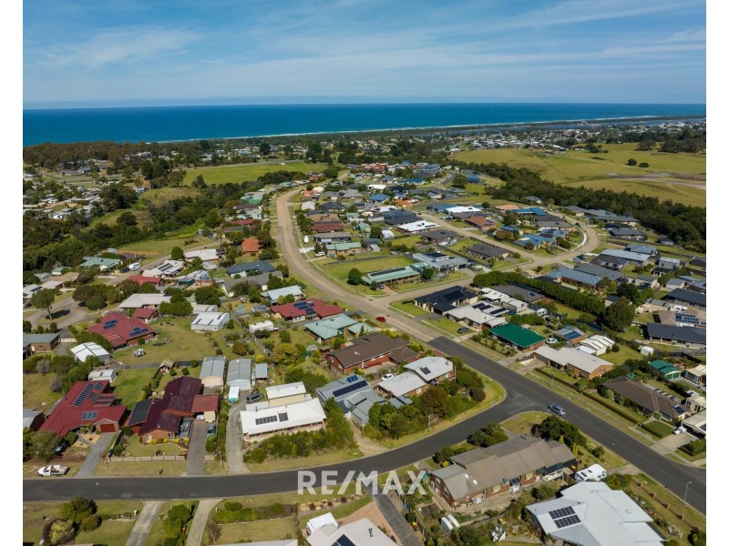 9 Stirling Drive, Lakes Entrance VIC 3909