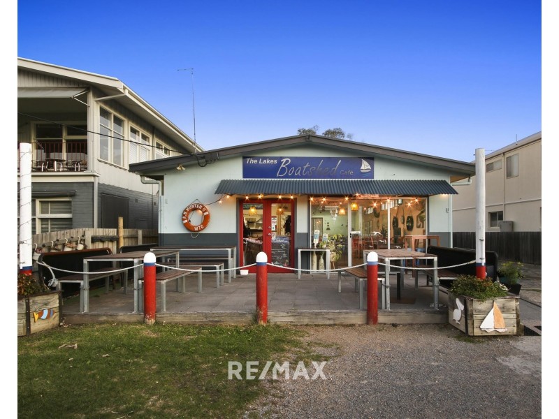 54 Marine Parade, Lakes Entrance VIC 3909