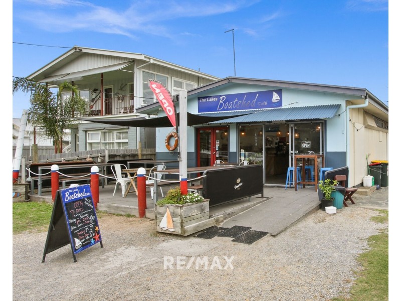 54 Marine Parade, Lakes Entrance VIC 3909