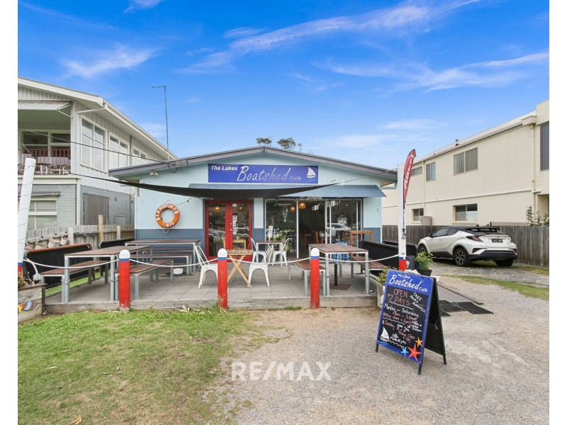 54 Marine Parade, Lakes Entrance VIC 3909