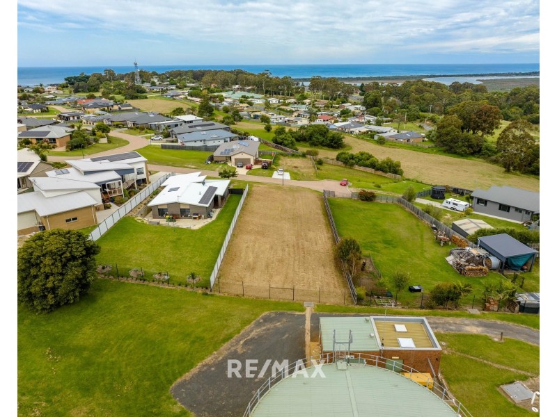 16 Tower Hill Court, Kalimna VIC 3909