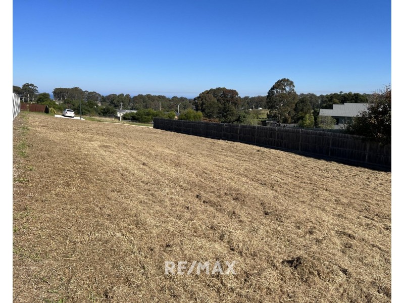 16 Tower Hill Court, Kalimna VIC 3909