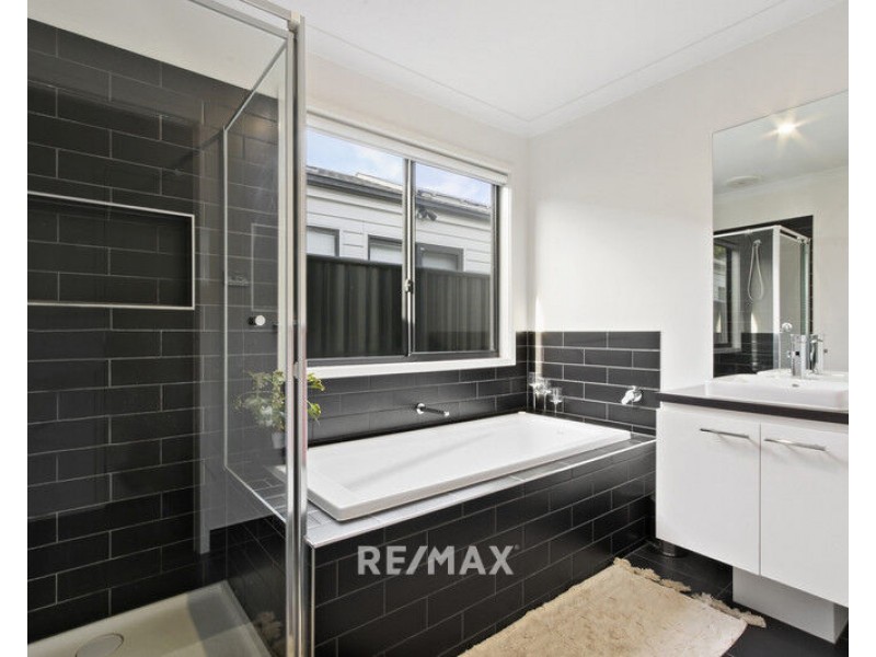 20a Jefferson Avenue, Lakes Entrance VIC 3909