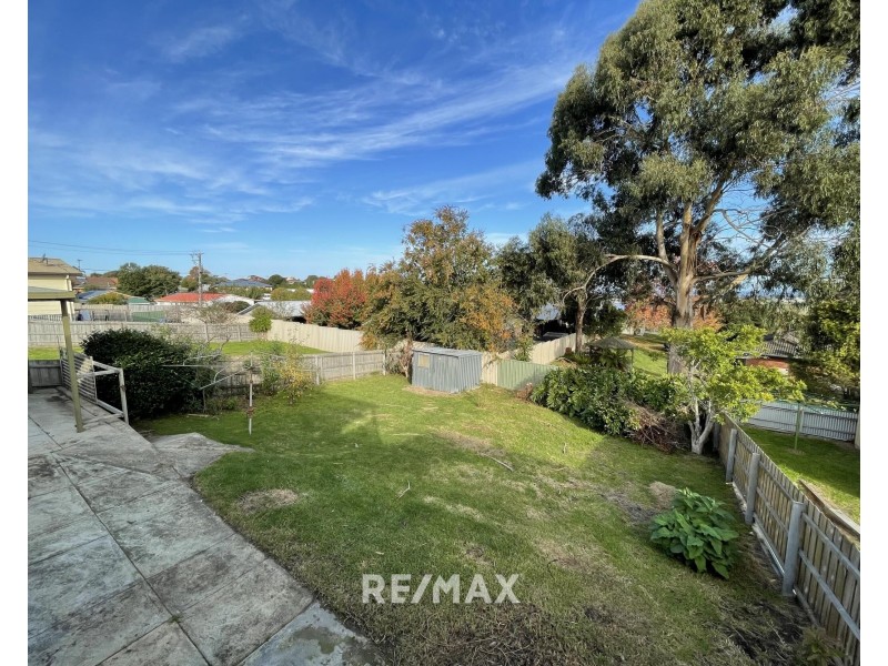 63 Capes Road, Lakes Entrance VIC 3909