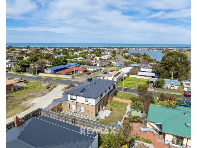1/58 Capes Road, Lakes Entrance VIC 3909