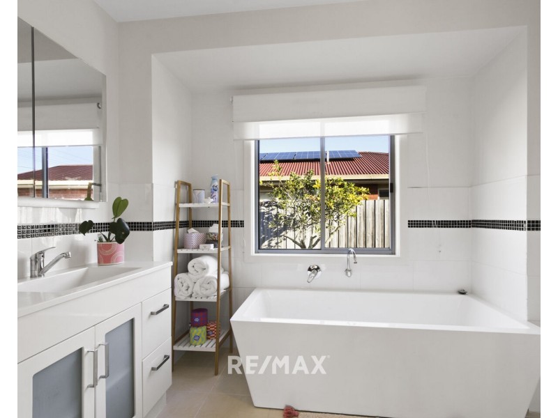 22 Eastern Beach Road, Lakes Entrance VIC 3909