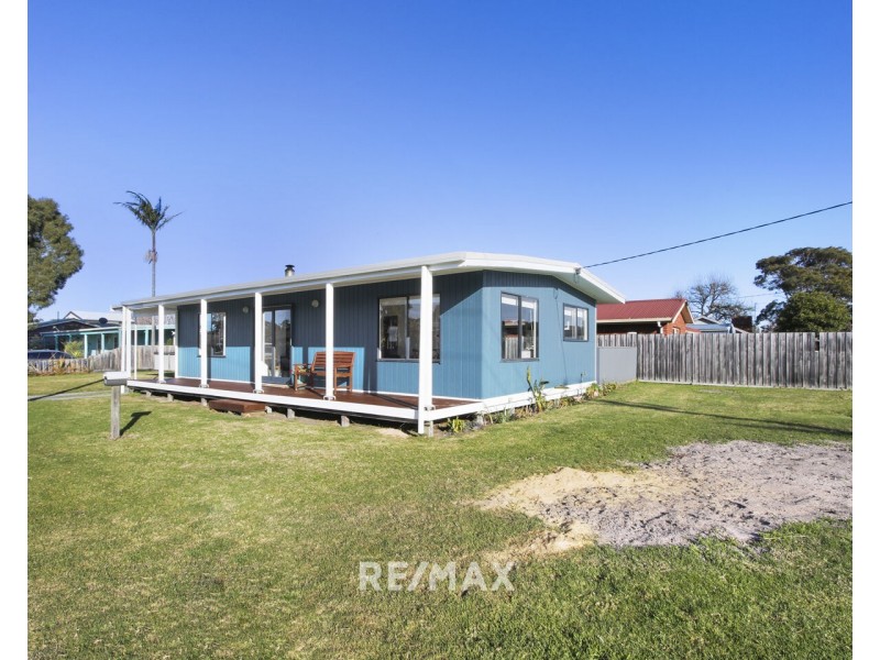22 Eastern Beach Road, Lakes Entrance VIC 3909
