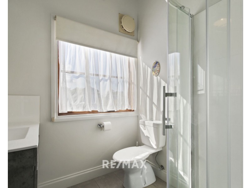 1/4 Lake Grove, Metung VIC 3904