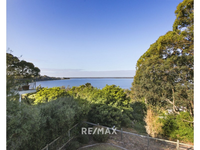 1/4 Lake Grove, Metung VIC 3904