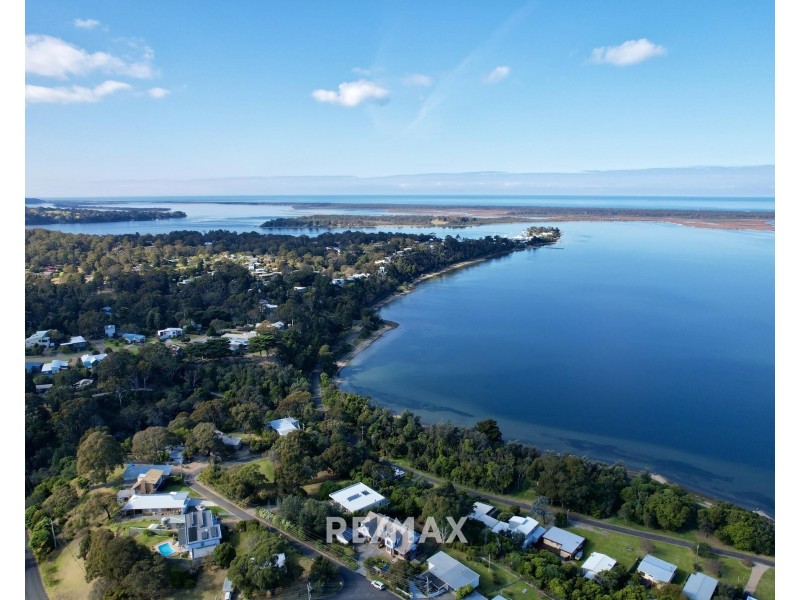 1/4 Lake Grove, Metung VIC 3904