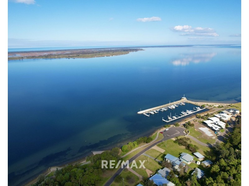 1/4 Lake Grove, Metung VIC 3904