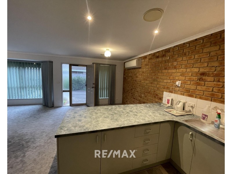 2/37 Carpenter, Lakes Entrance VIC 3909