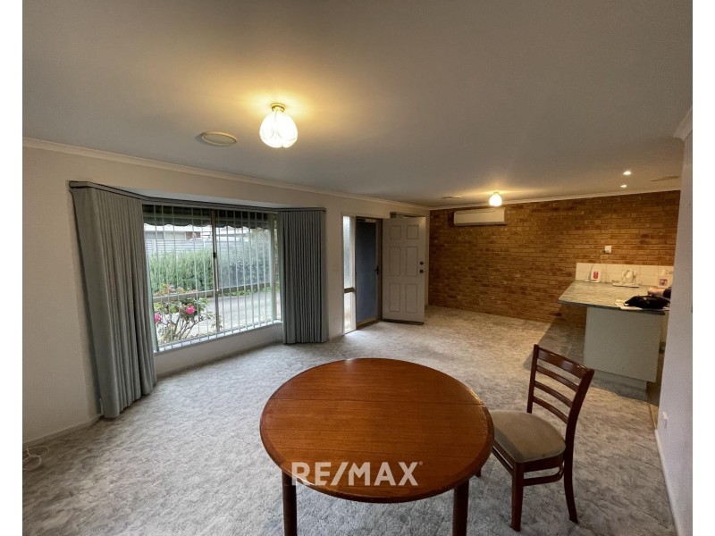 2/37 Carpenter, Lakes Entrance VIC 3909