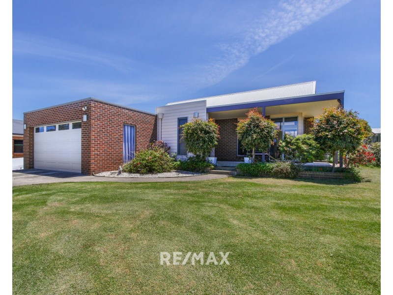 11 Georges Terrace, Swan Reach VIC 3903