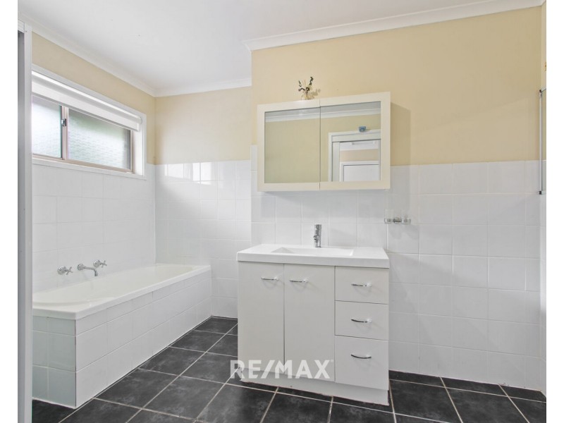 6 Highland Court, Lakes Entrance VIC 3909
