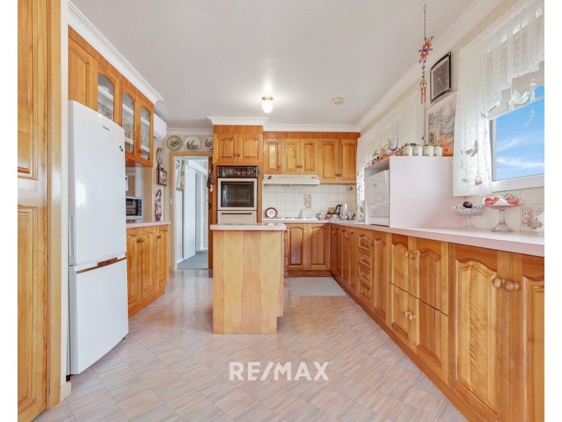 100 Capes Road, Lakes Entrance VIC 3909