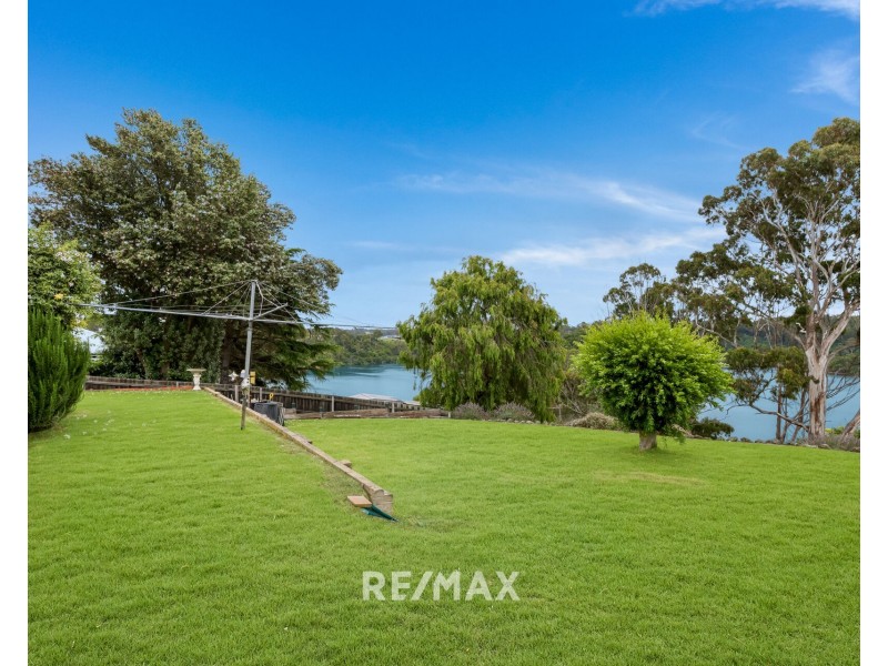100 Capes Road, Lakes Entrance VIC 3909