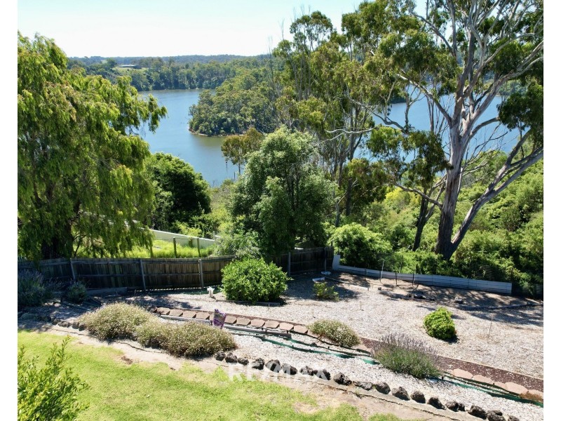 100 Capes Road, Lakes Entrance VIC 3909