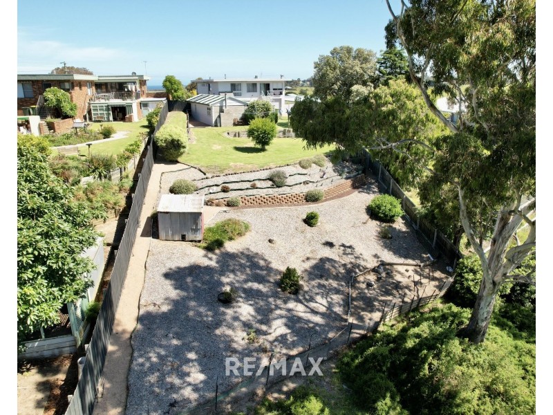 100 Capes Road, Lakes Entrance VIC 3909
