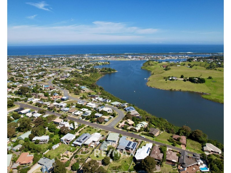 100 Capes Road, Lakes Entrance VIC 3909