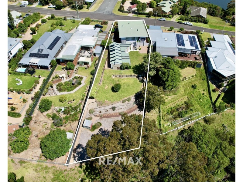 100 Capes Road, Lakes Entrance VIC 3909