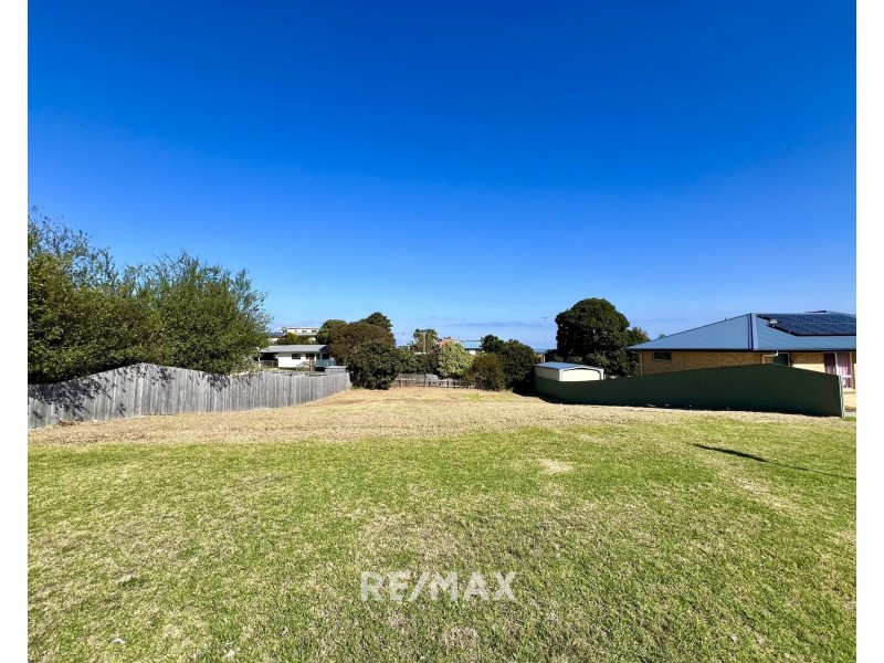 21 Bronsdon Street, Lakes Entrance VIC 3909