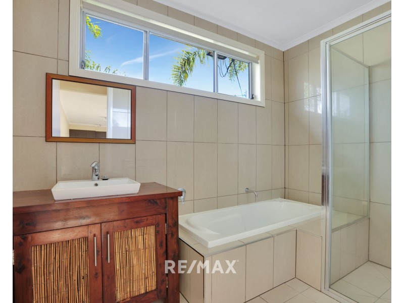 1 & 2/13 New Street, Lakes Entrance VIC 3909