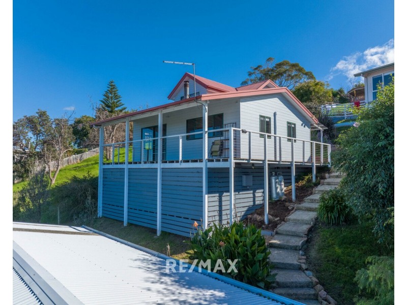 19 Outlook Avenue, Lakes Entrance VIC 3909