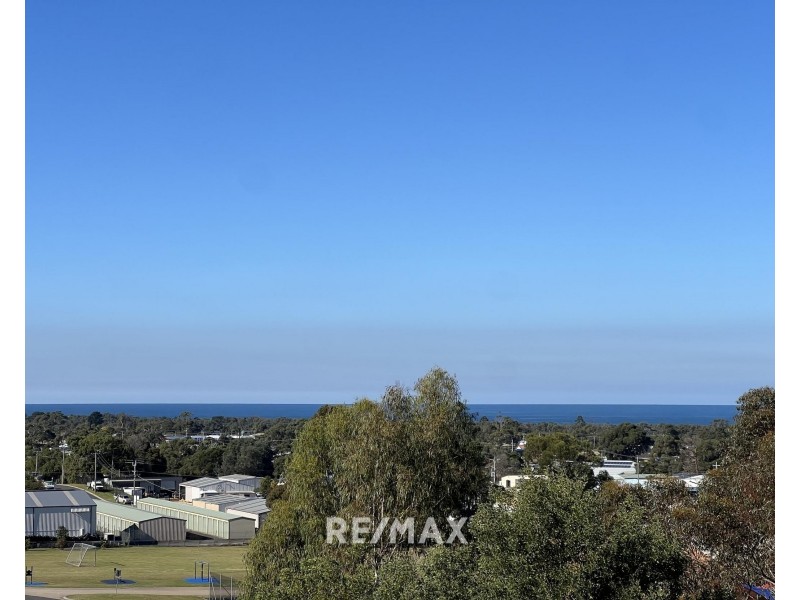 19 Outlook Avenue, Lakes Entrance VIC 3909