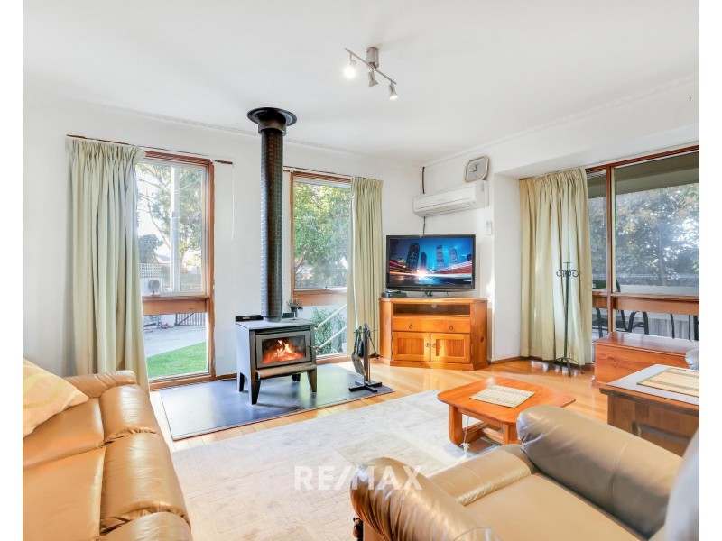 1 Roslyn Court, Lakes Entrance VIC 3909