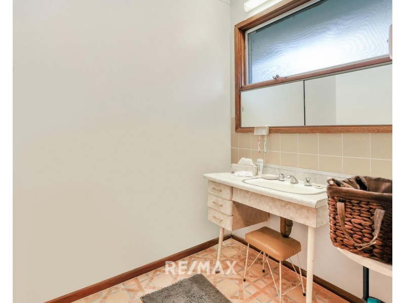 1 Roslyn Court, Lakes Entrance VIC 3909