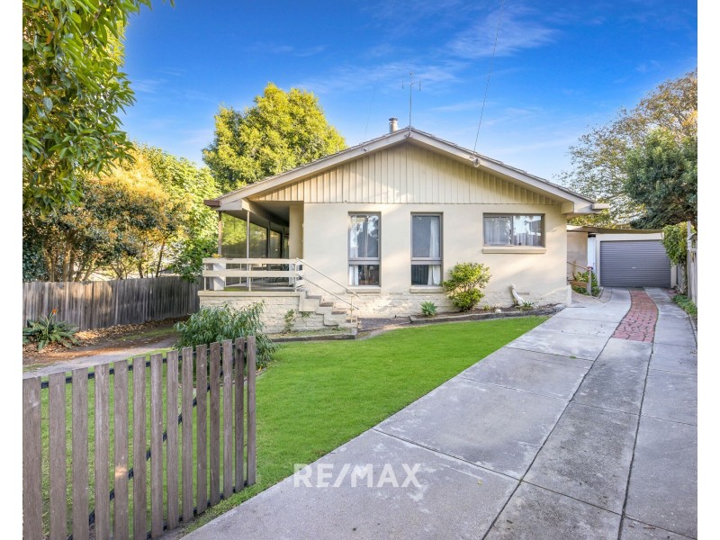 1 Roslyn Court, Lakes Entrance VIC 3909