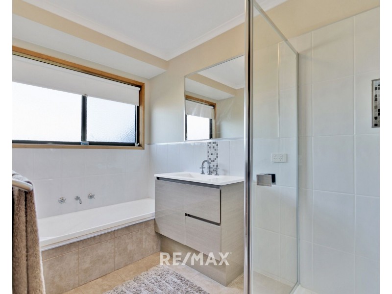 2 Foam Street, Lakes Entrance VIC 3909