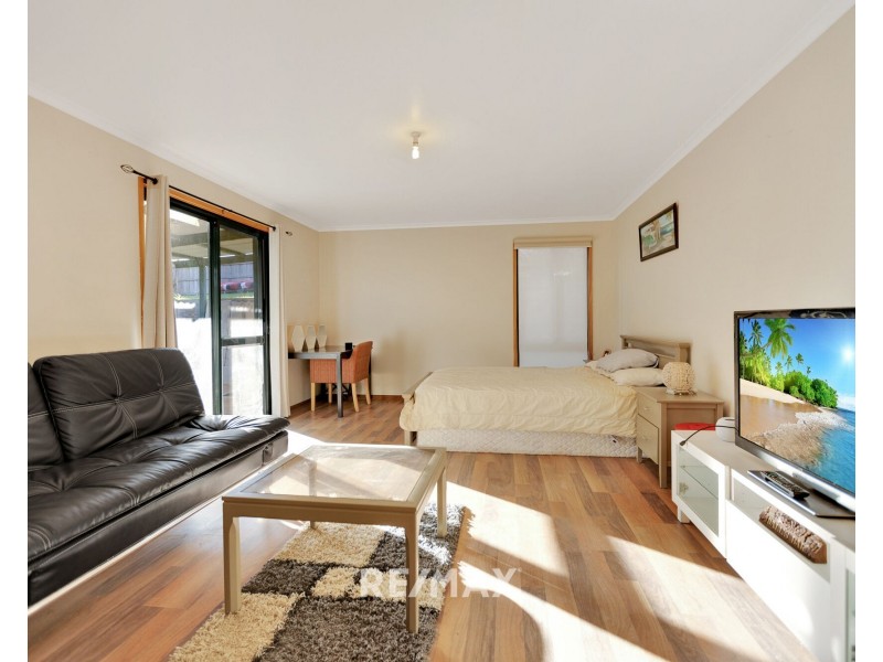 2 Foam Street, Lakes Entrance VIC 3909
