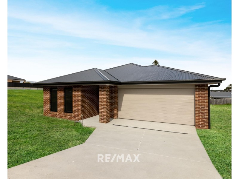 61 Lakeview Drive, Lakes Entrance VIC 3909