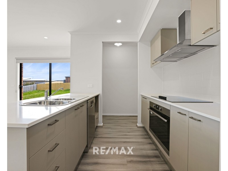 61 Lakeview Drive, Lakes Entrance VIC 3909