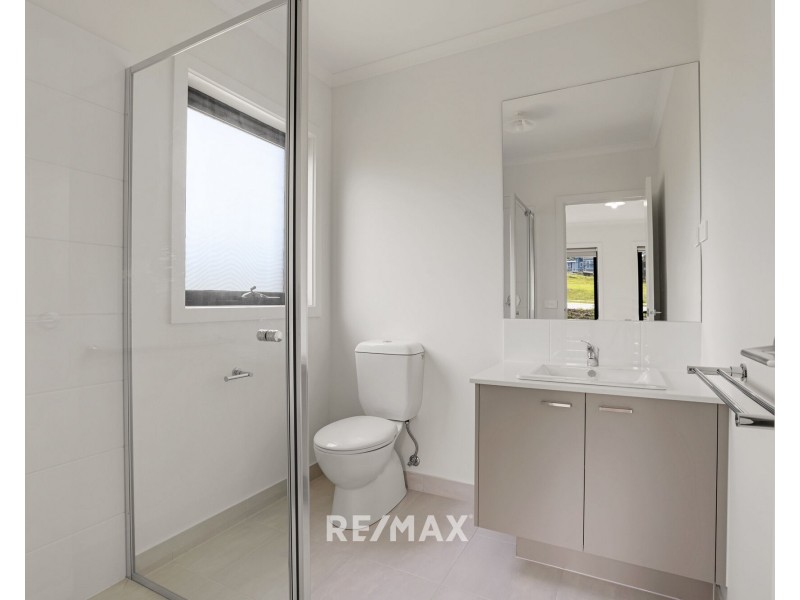 61 Lakeview Drive, Lakes Entrance VIC 3909