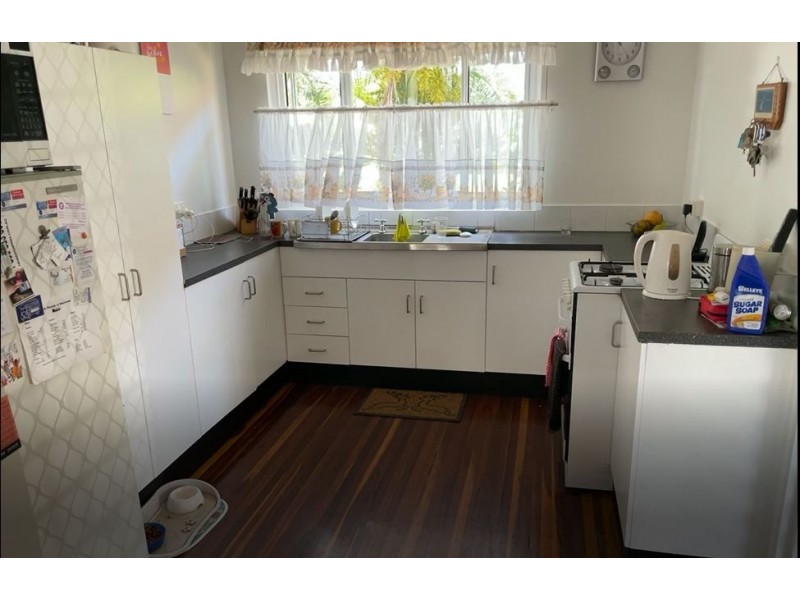17 Howard St, Burrum Heads QLD 4659