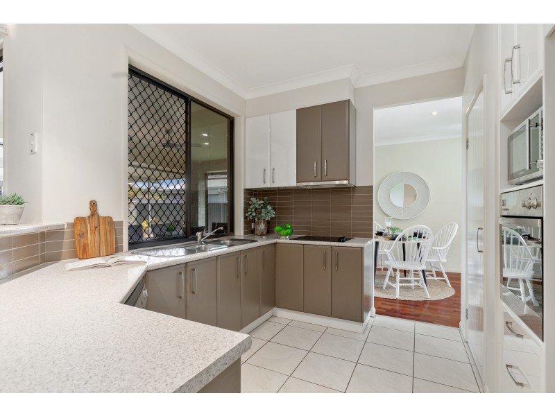 29 Maddock Ave, Mooloolah Valley QLD 4553