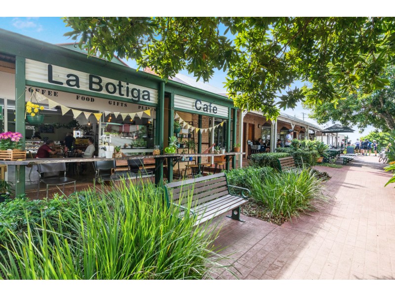 27 Flaxton Drive, Mapleton QLD 4560