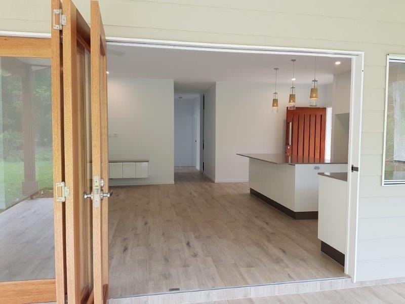 6 Simons Road, Towen Mountain QLD 4560