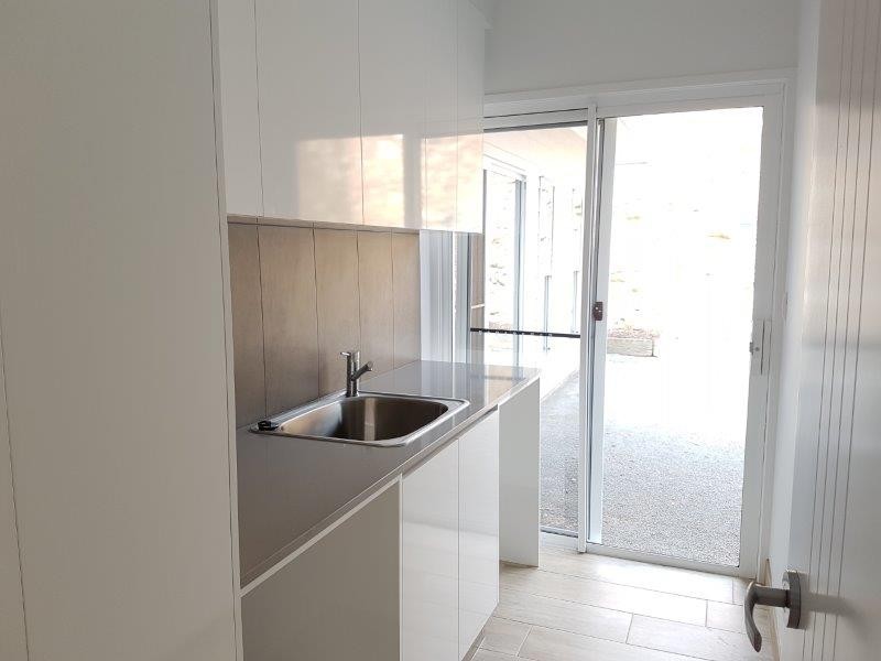 6 Simons Road, Towen Mountain QLD 4560