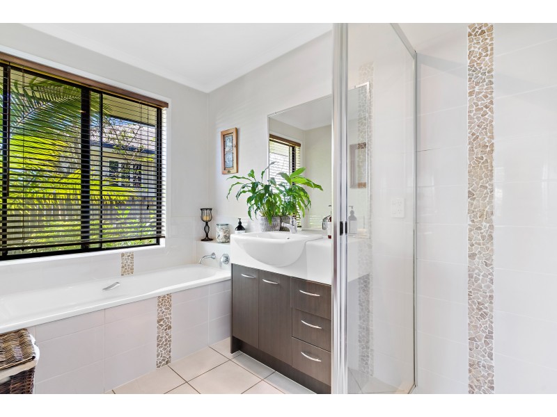 1 Plantation Rise Drive, Woombye QLD 4559