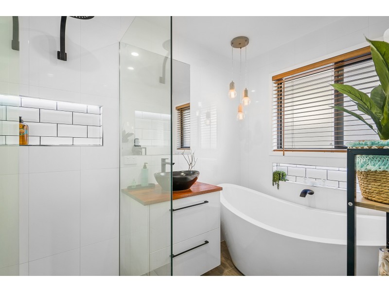 5 Jacaranda Drive, Mooloolaba QLD 4557